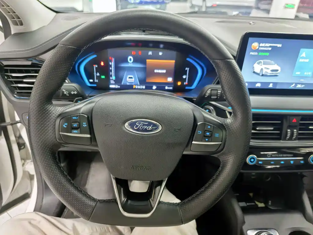 Ford Focus Active 2022 — фото 11