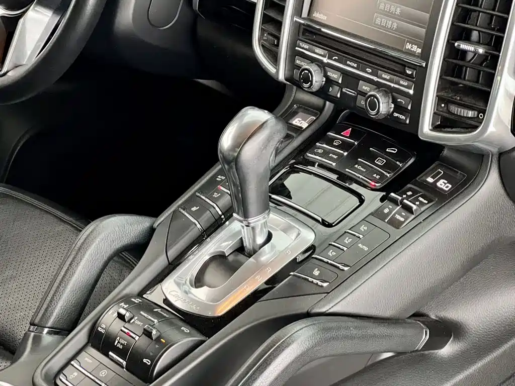 Porsche Cayenne 2015 — фото 10