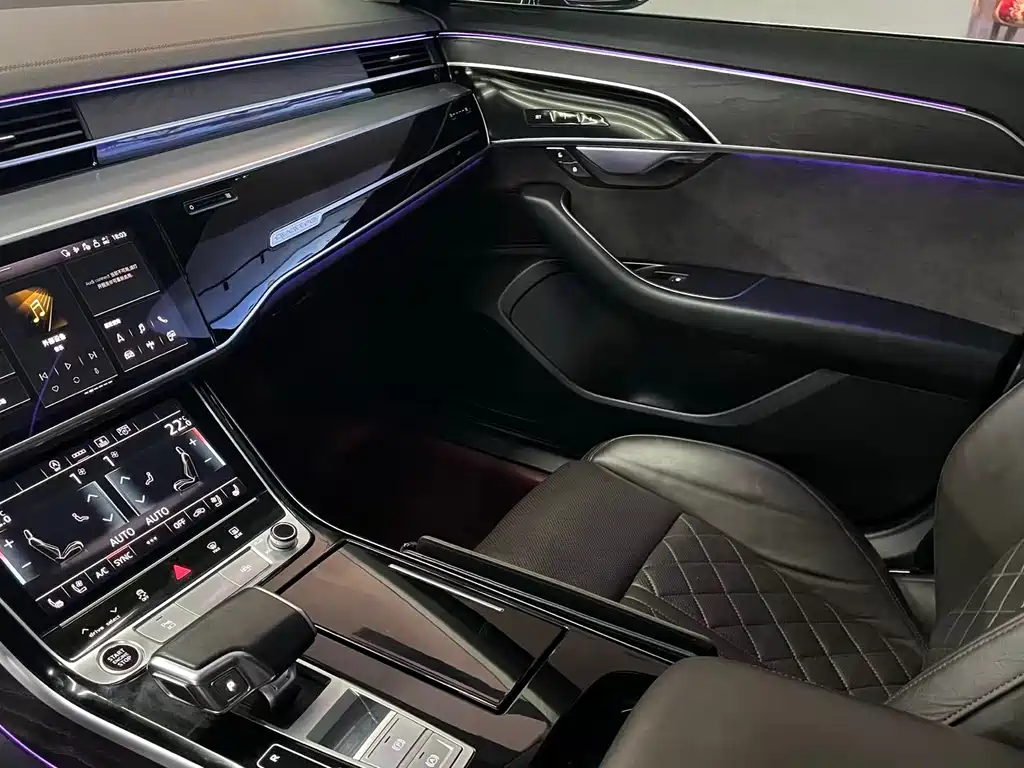 Audi A8 2022 — фото 19