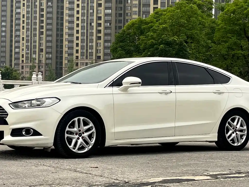 Ford Mondeo 2014 — фото 1
