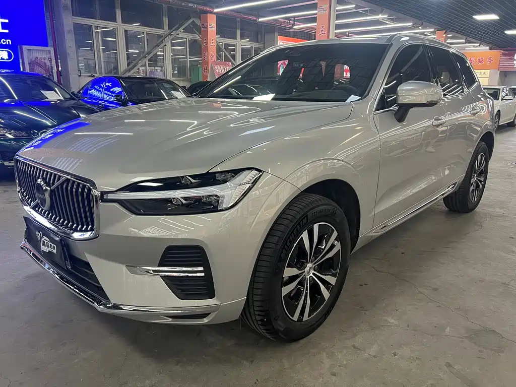 Volvo XC60 2025