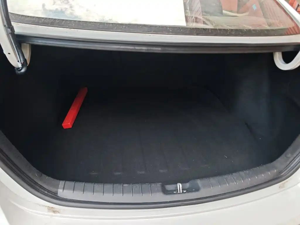 Hyundai Elantra 2017 — фото 19