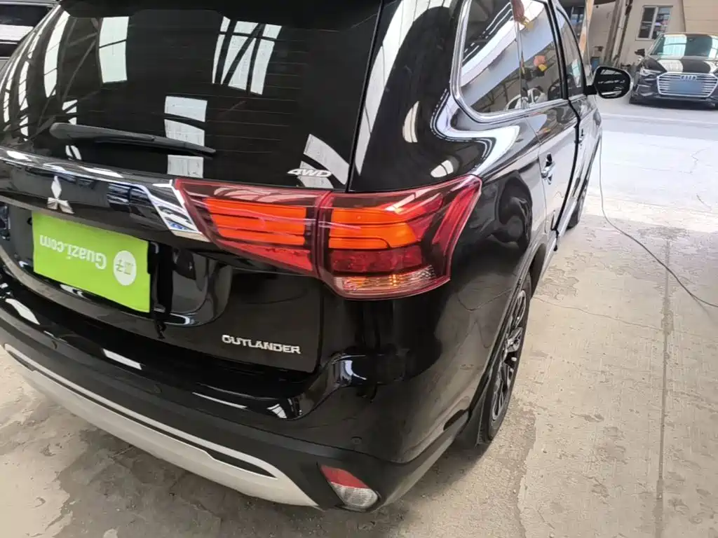 Mitsubishi Outlander 2021 — фото 24