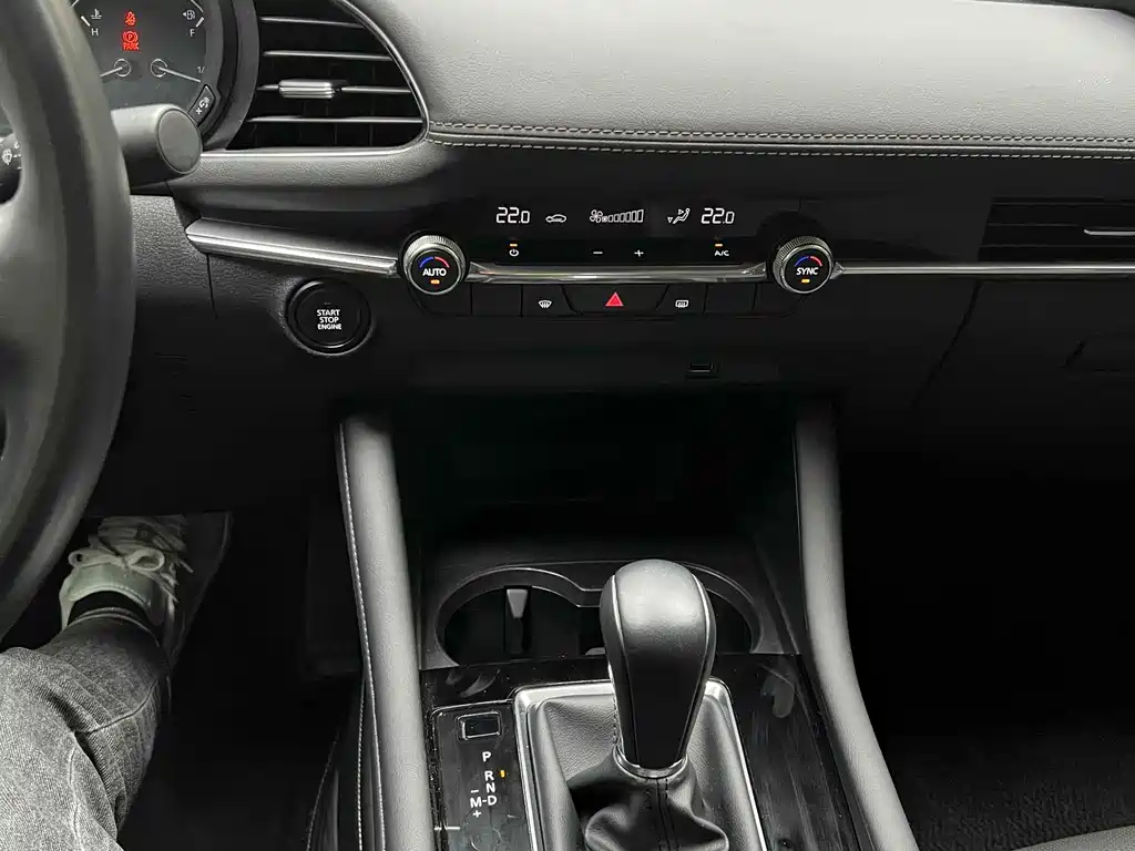 Mazda 3 Axela 2020 — фото 10