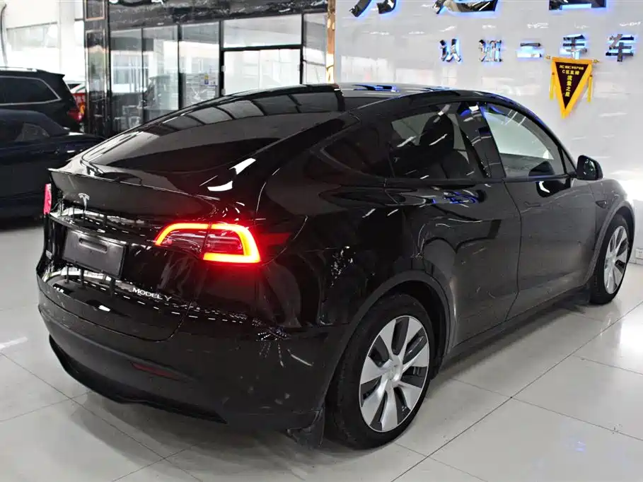 Tesla Model Y 2023 — фото 13
