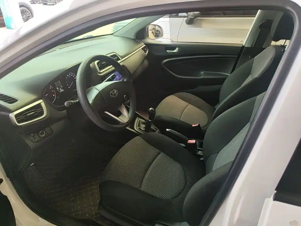 Hyundai Accent 2019 — фото 16