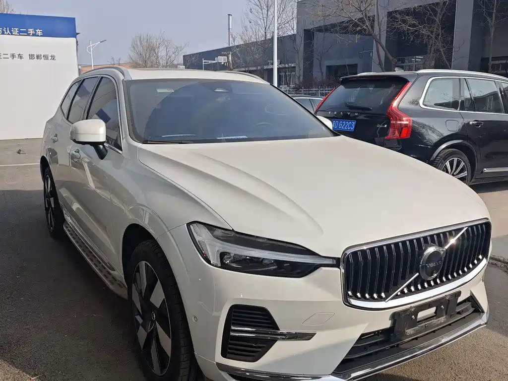 Volvo XC60 PHEV 2023 — фото 2