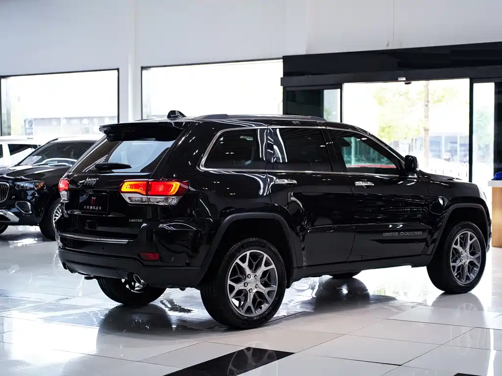 Jeep Grand Cherokee 2020 — фото 16