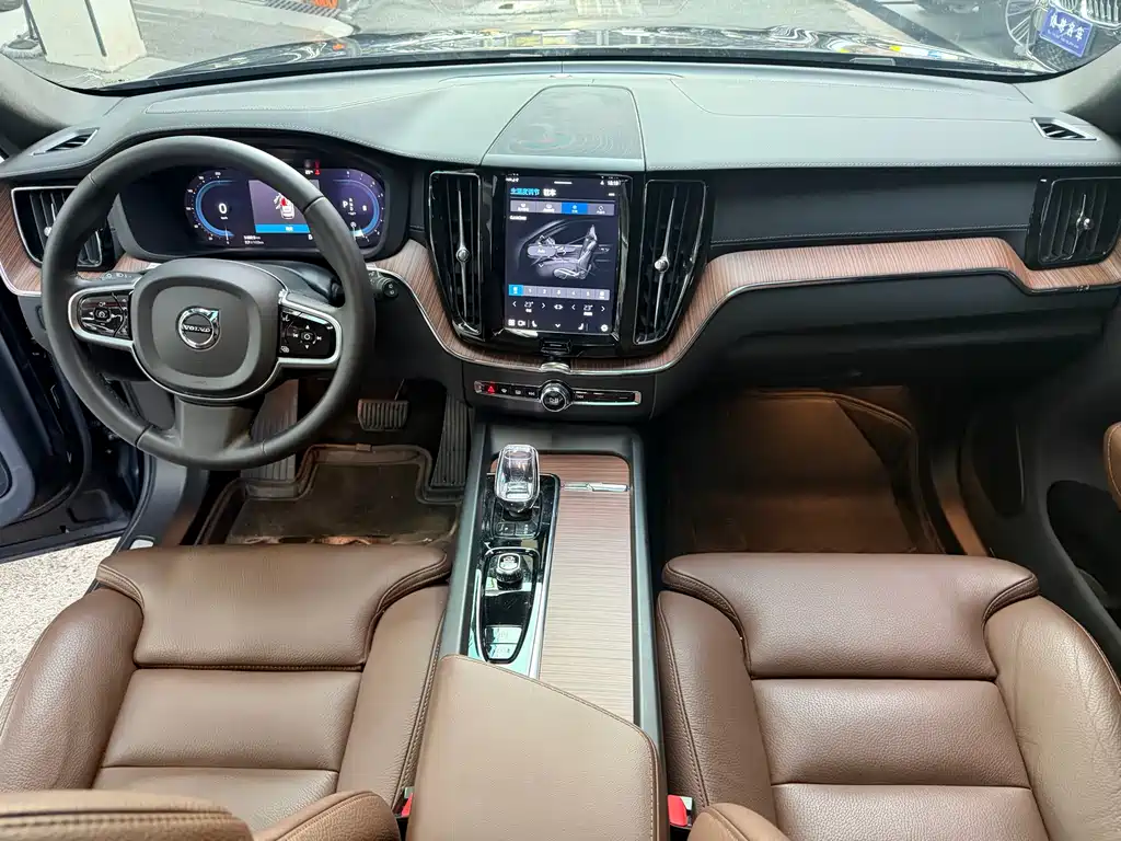 Volvo XC60 2024 — фото 12