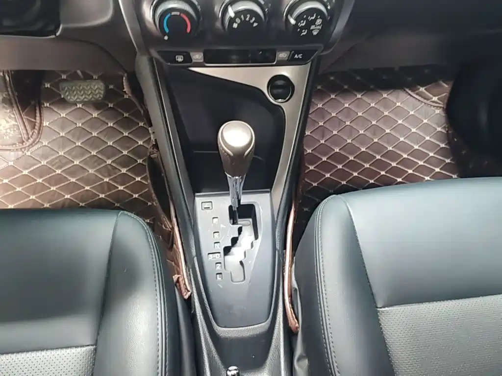Toyota Yaris L 2015 — фото 14