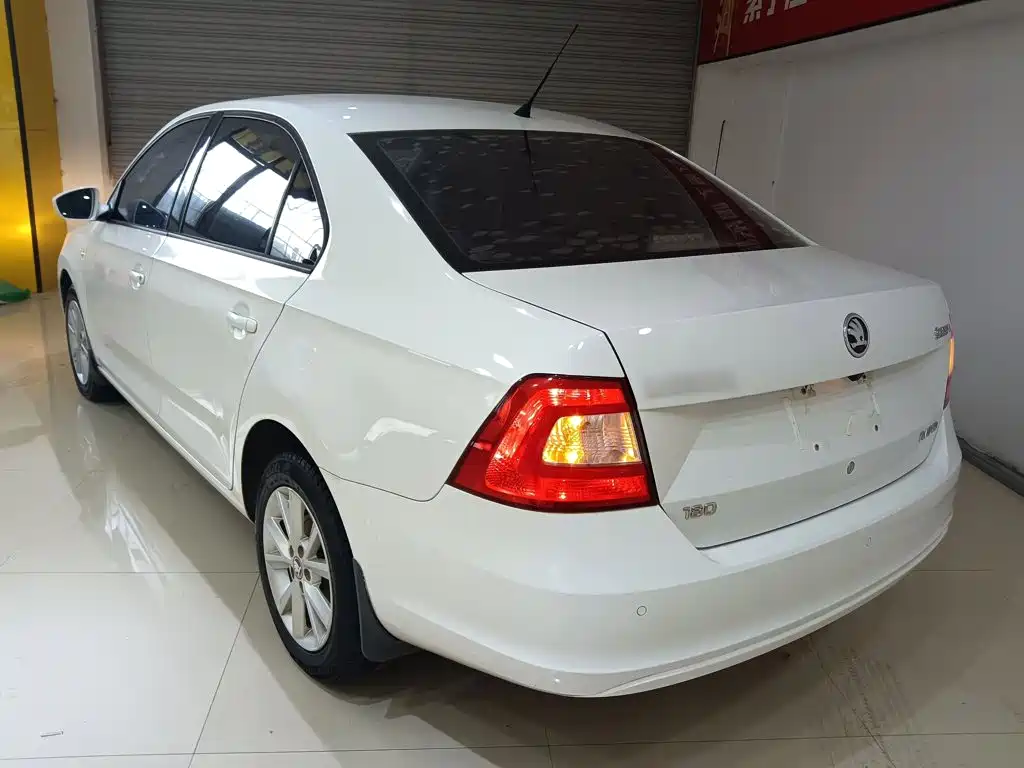 Skoda Rapid 2016 — фото 23