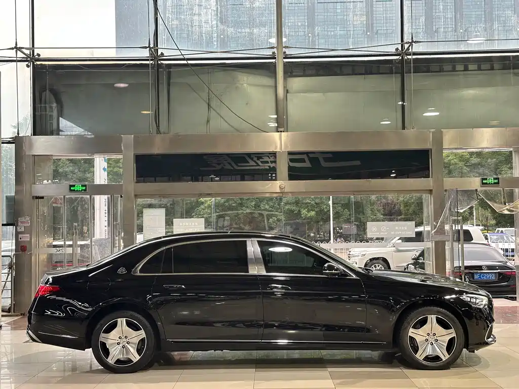 Mercedes-Benz Maybach S-Class 2025