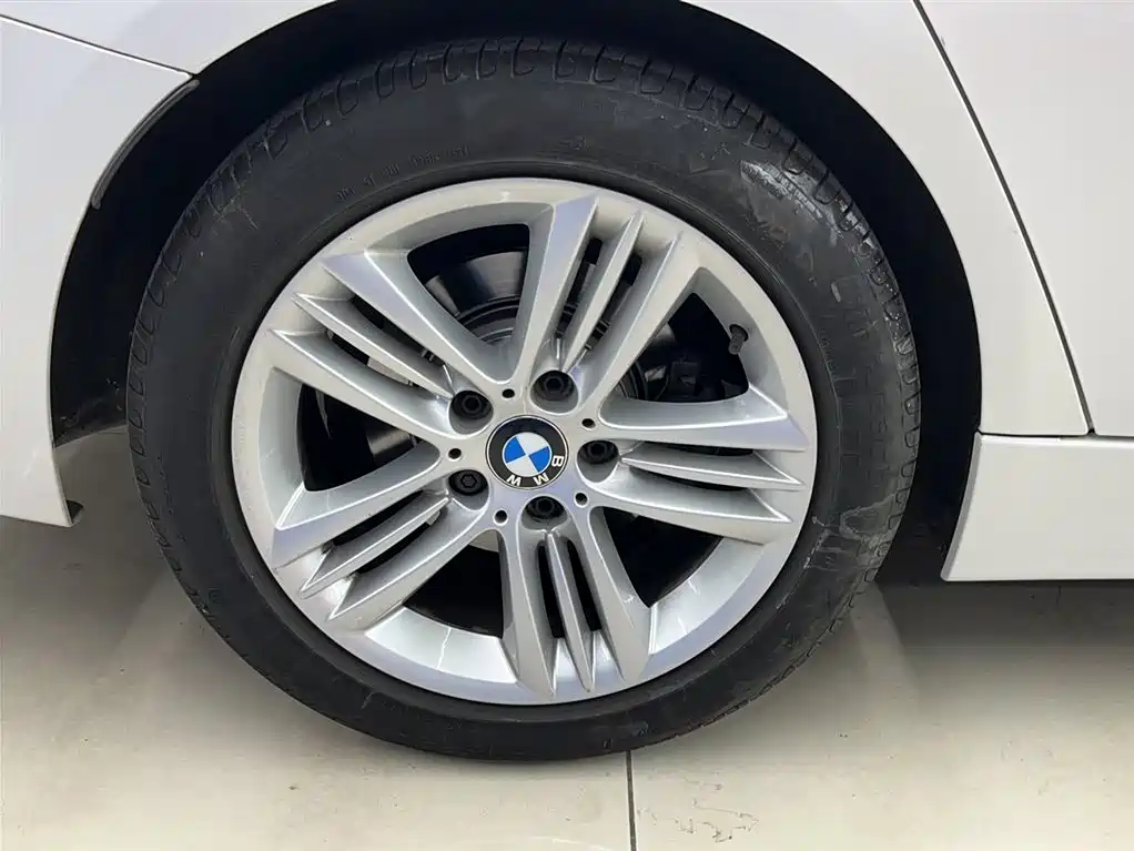BMW 3 Series 2017 — фото 22