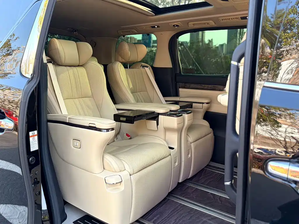 Toyota Vellfire 2021 — фото 18