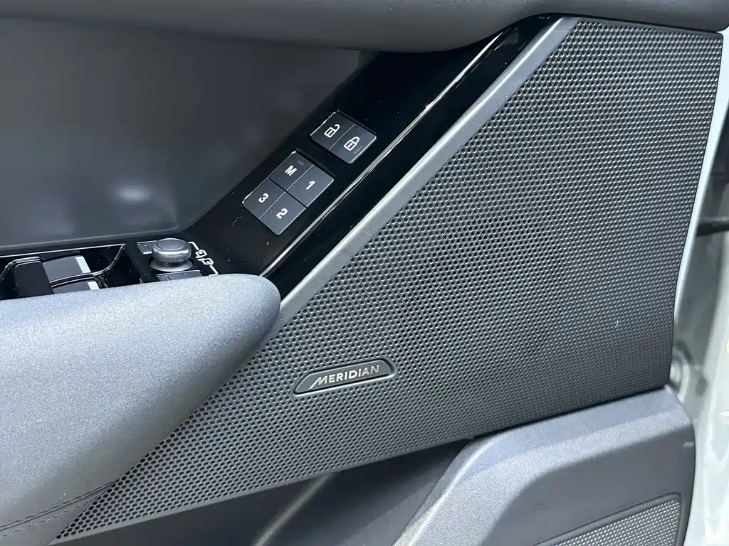 Land Rover Velar 2026 — фото 11