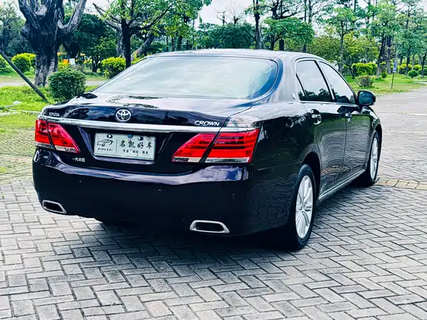Toyota Crown 2012
