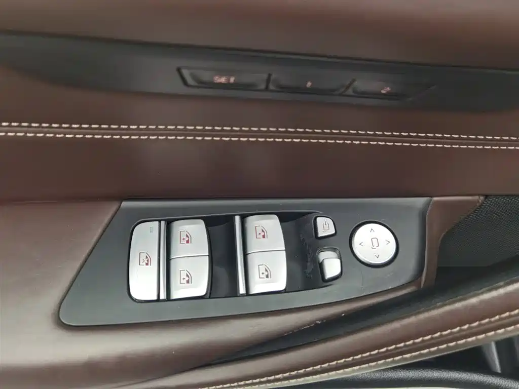 BMW 5 Series 2018 — фото 9