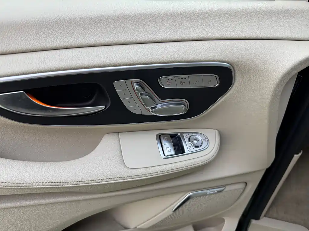 Mercedes-Benz V-Class 2022 — фото 15
