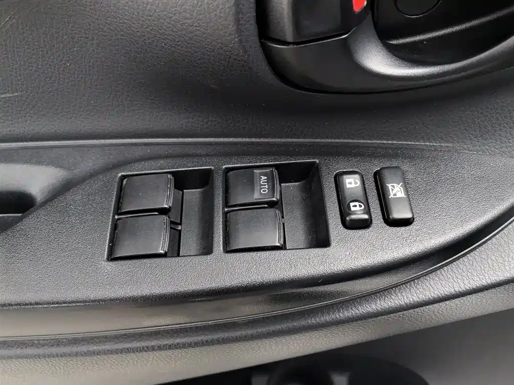 Toyota Yaris L 2018 — фото 9
