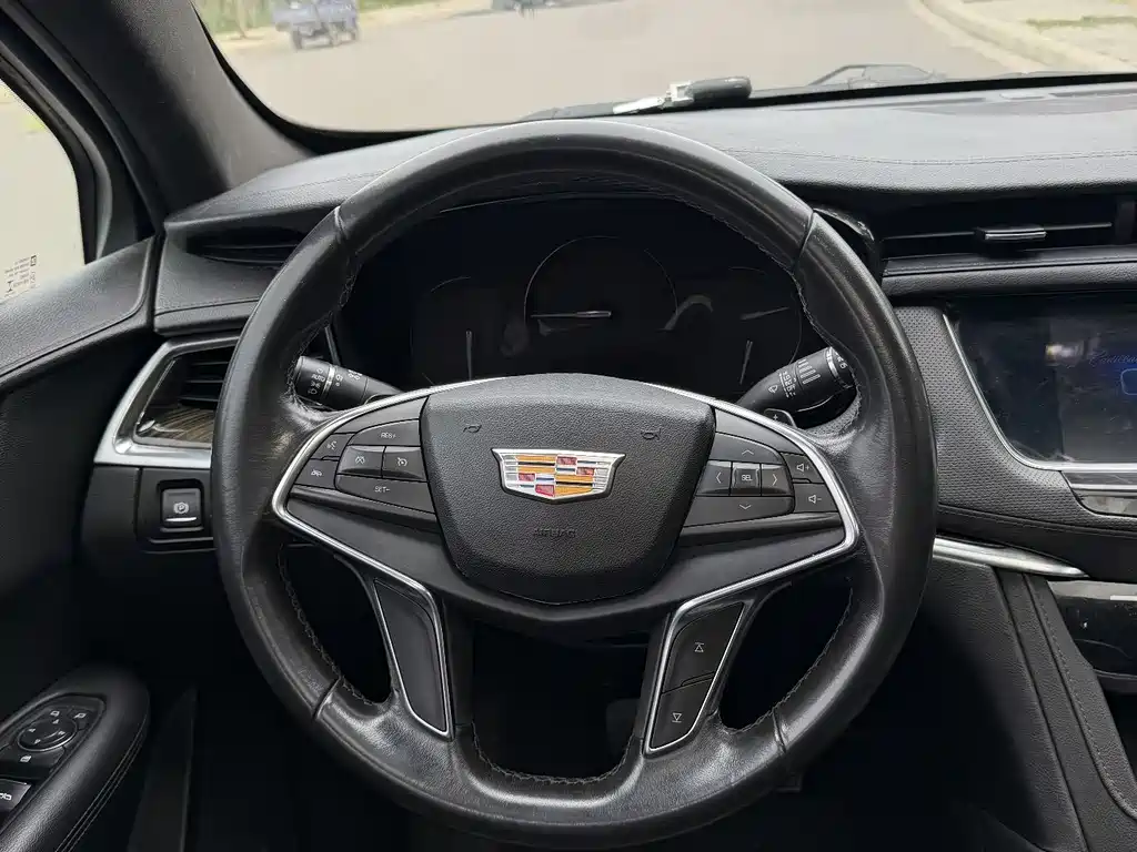 Cadillac XT5 2018 — фото 9