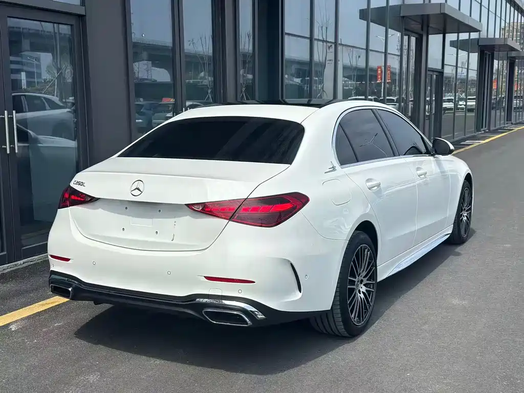 Mercedes-Benz C-Class 2025 — фото 11