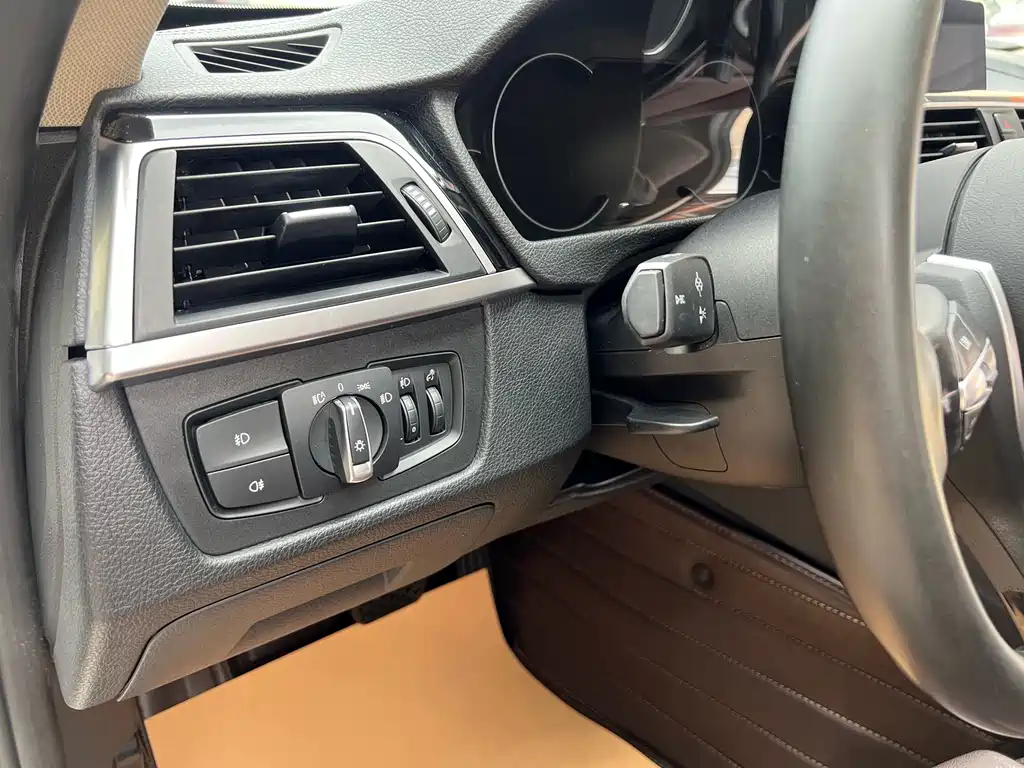 BMW 3 Series 2019 — фото 15