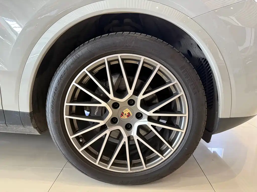 Porsche Cayenne 2023 — фото 10