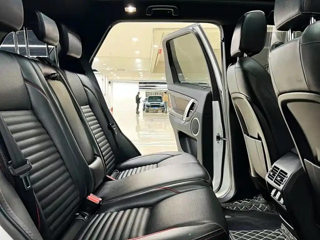 Land Rover Discovery Sport 2022 — фото 8