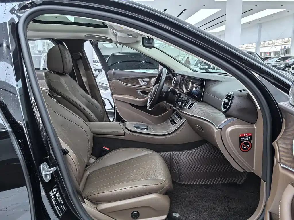 Mercedes-Benz E-Class 2023 — фото 12