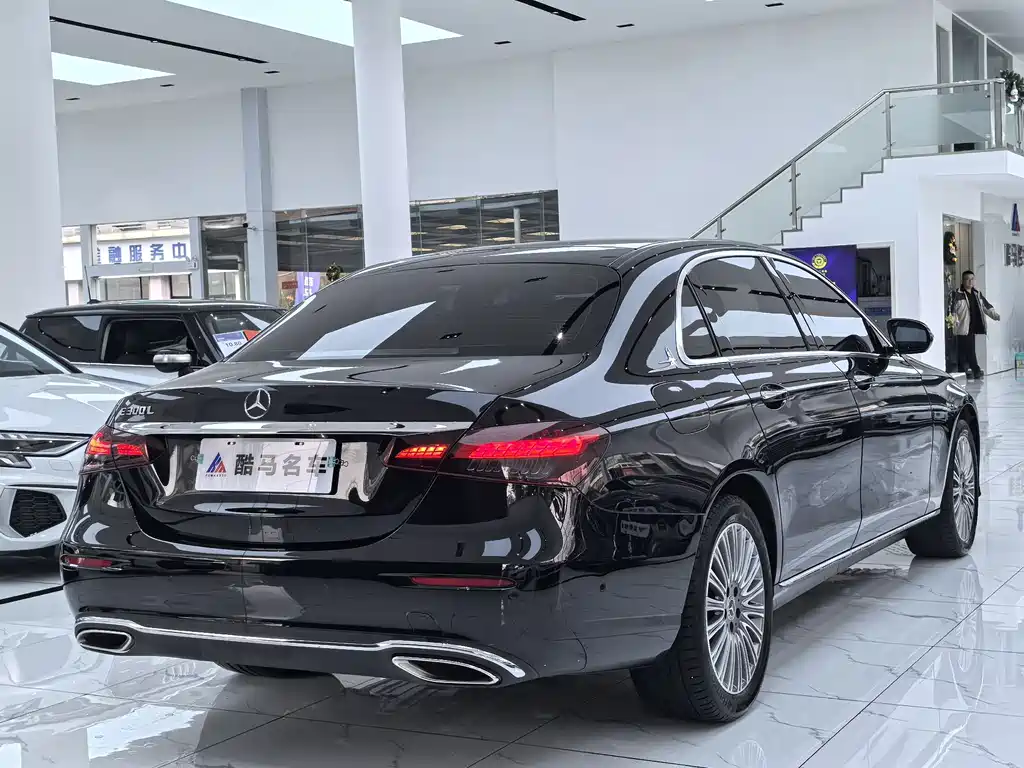 Mercedes-Benz E-Class 2023 — фото 15