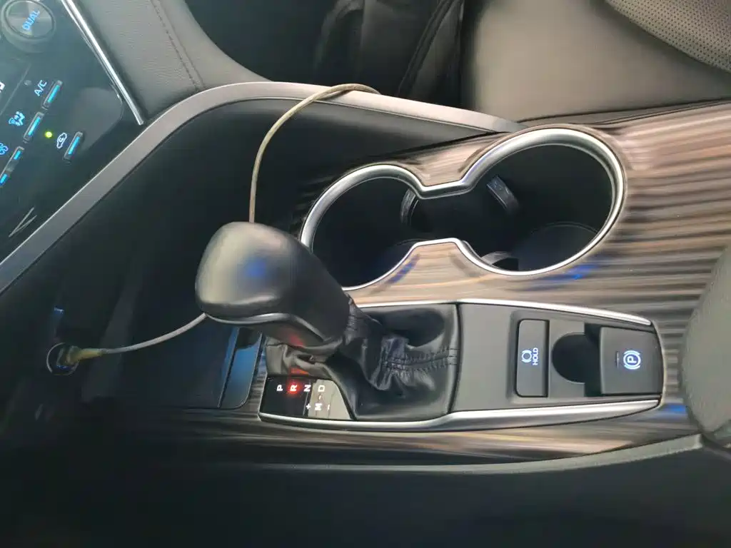Toyota Camry 2020 — фото 10