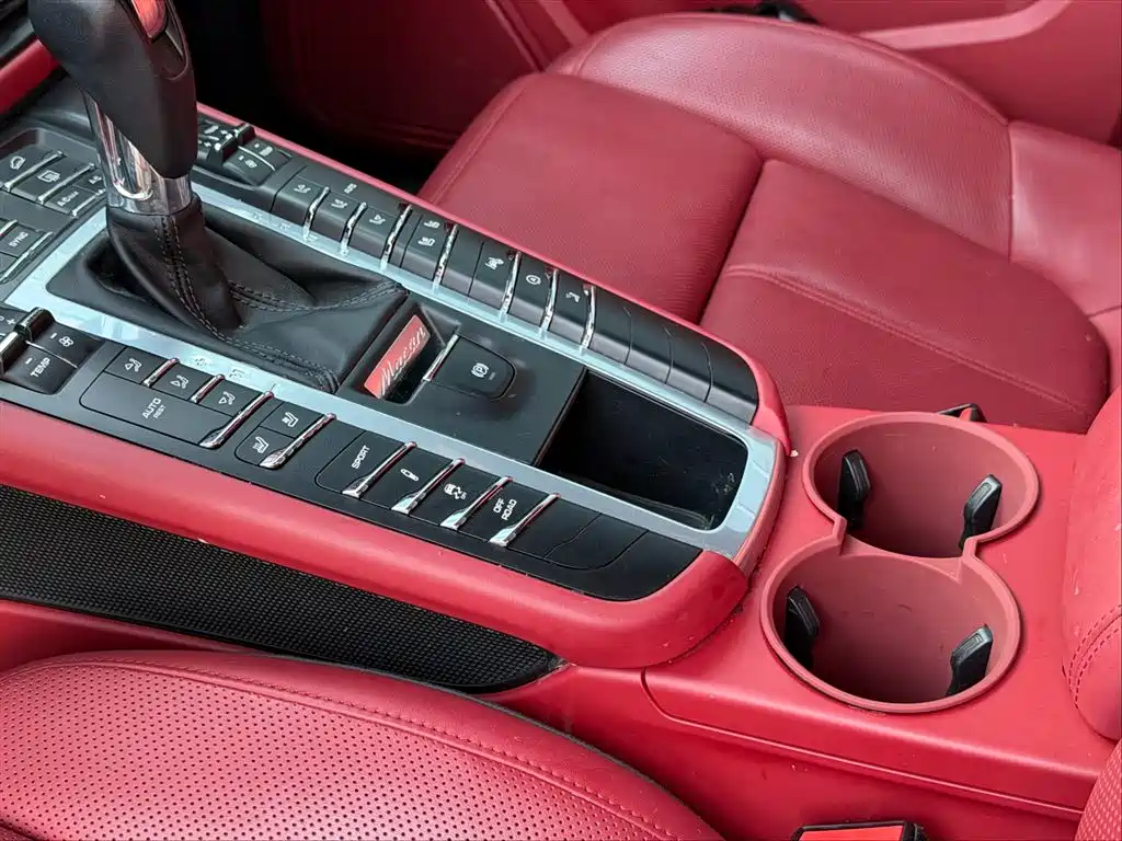 Porsche Macan 2020 — фото 16