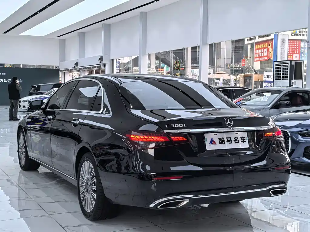 Mercedes-Benz E-Class 2023 — фото 13