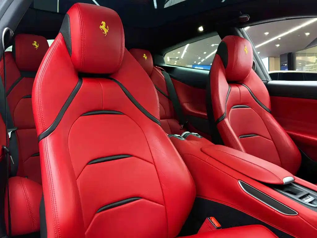 Ferrari GTC4Lusso 2019 — фото 12