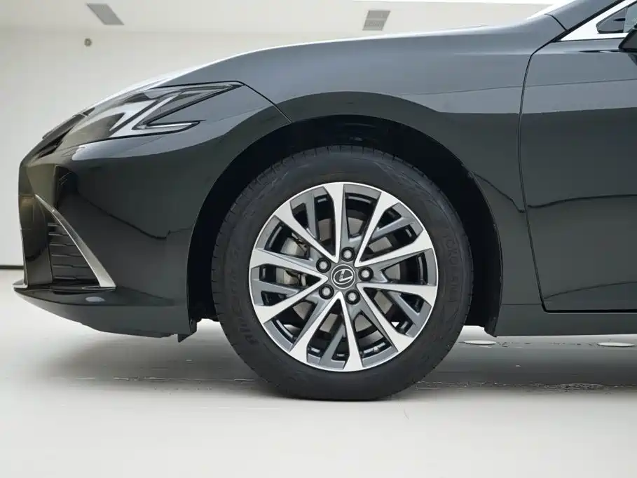 Lexus ES 2025 — фото 15
