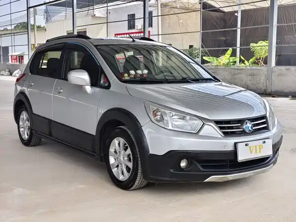 Venucia R50X 2014