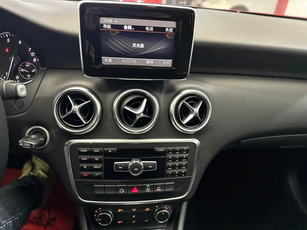 Mercedes-Benz A-Class 2016 — фото 13