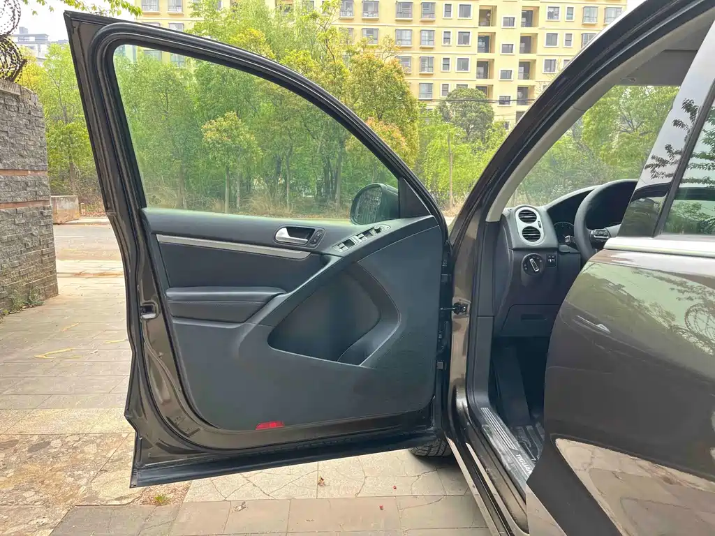 Volkswagen Tiguan 2015 — фото 16