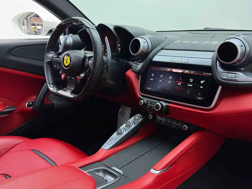 Ferrari GTC4Lusso 2019 — фото 13