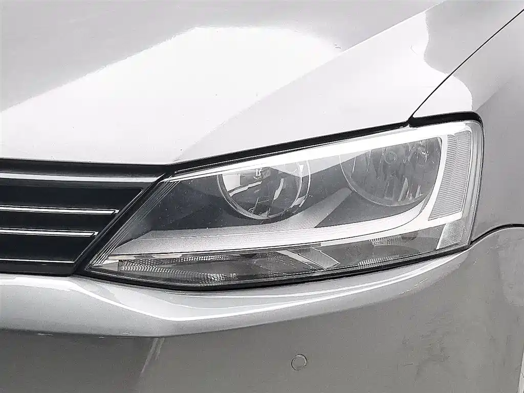 Volkswagen Sagitar 2012