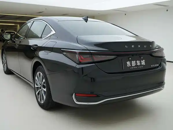 Lexus ES 2025