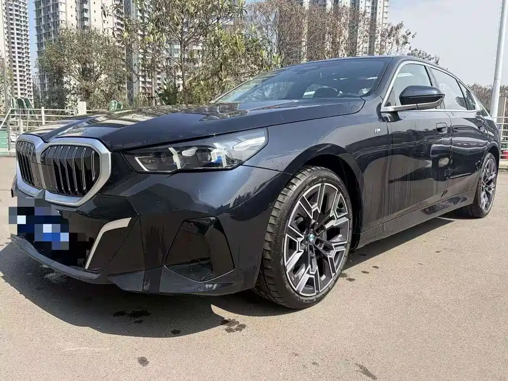BMW 5 Series 2025 — фото 1