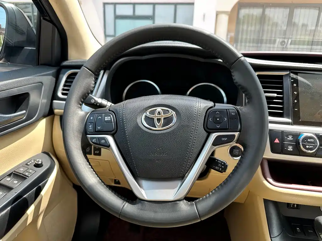 Toyota Highlander 2016 — фото 3