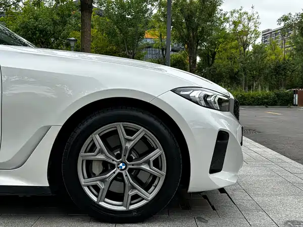 BMW i3 2025