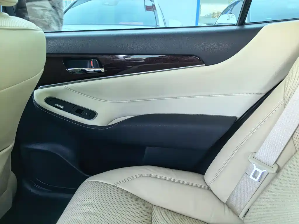 Toyota Crown 2018 — фото 12