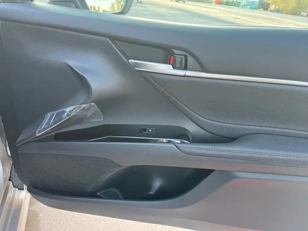 Toyota Camry 2019 — фото 16