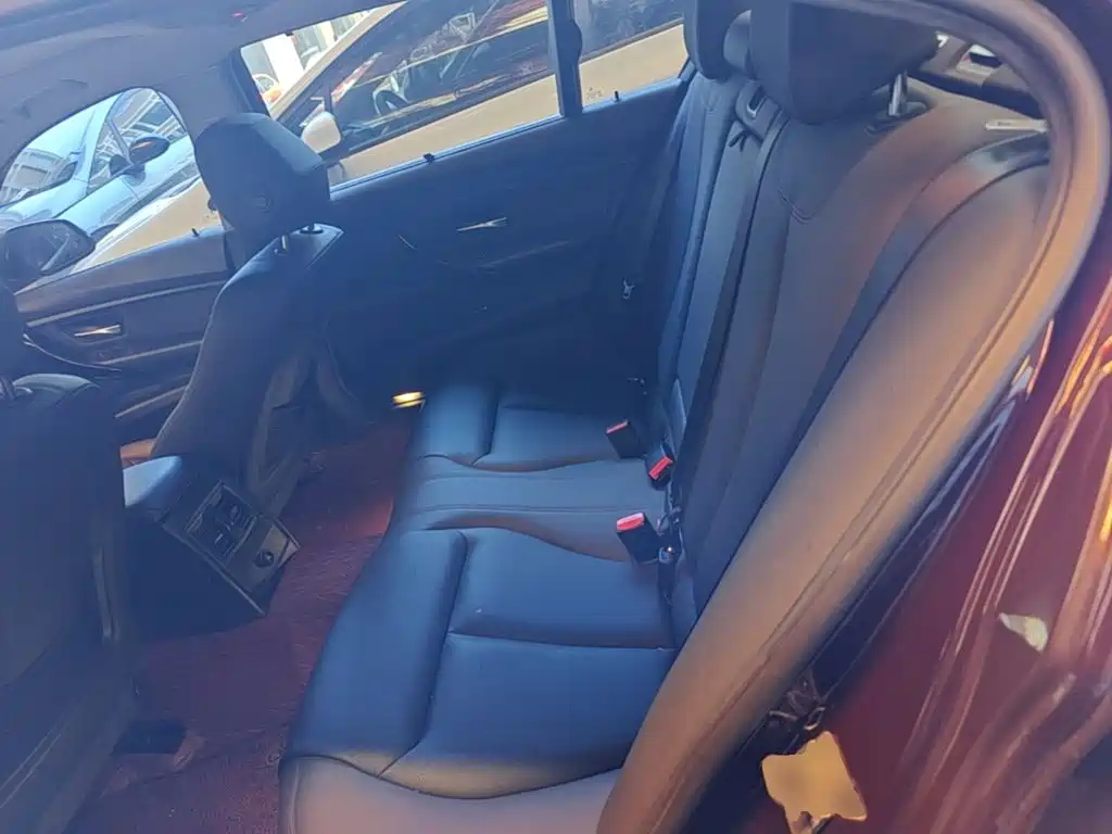 BMW 3 Series 2017 — фото 13