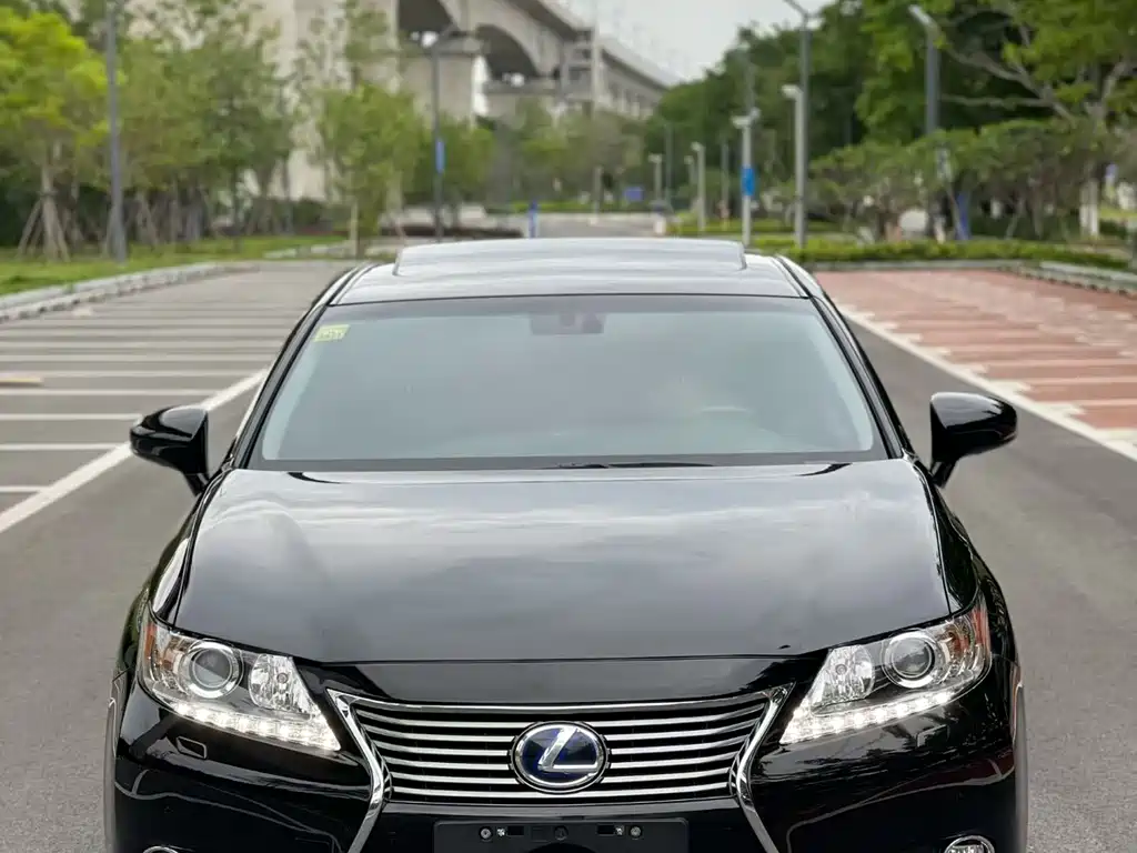 Lexus ES 2015 — фото 1