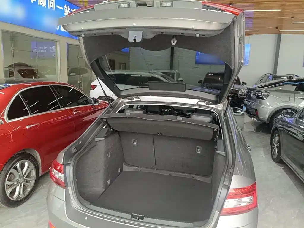 Skoda Octavia 2021 — фото 19