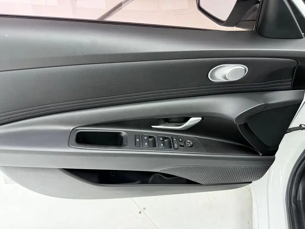 Hyundai Elantra 2022 — фото 10